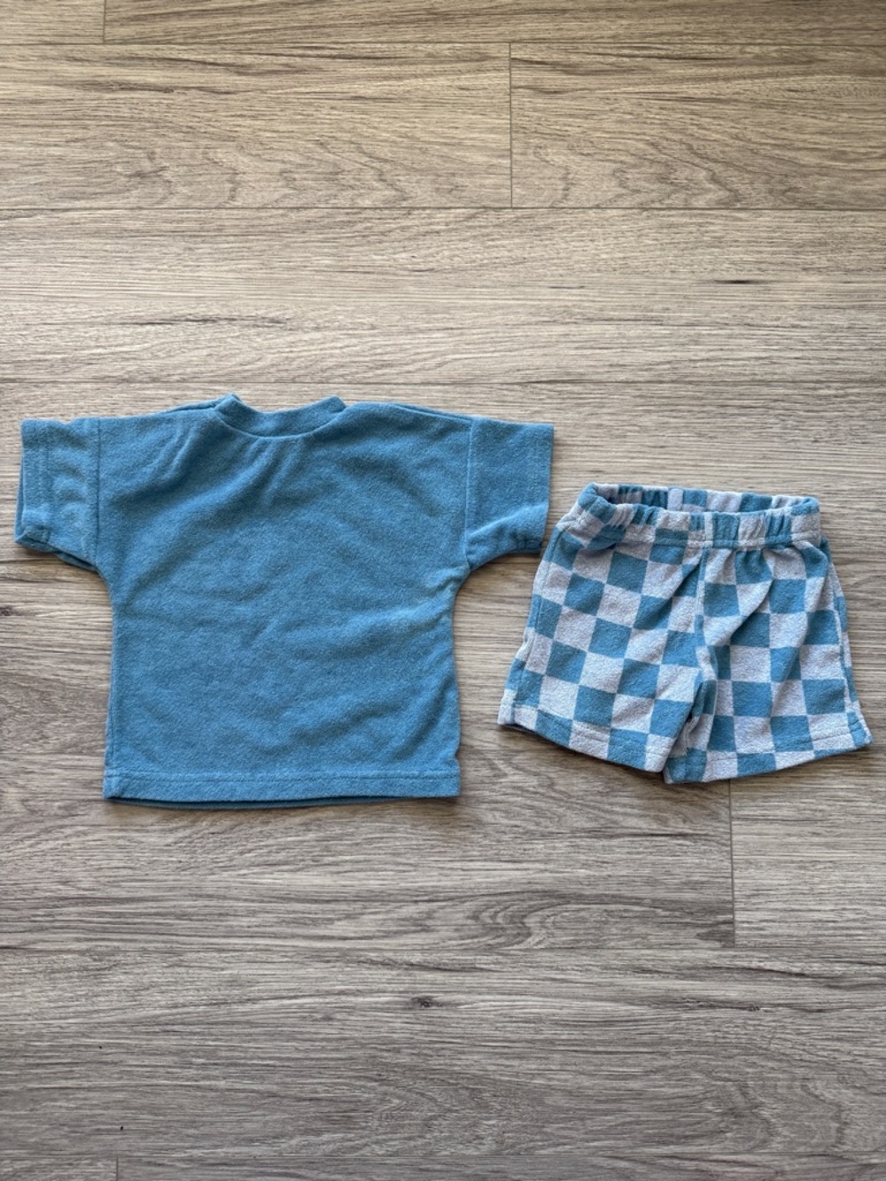 Mickey Mouse Blue 6-9M Tee & Check Shorts Set with Bucket Hat - Picture 4 of 10